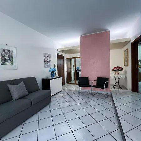 Domus Ortensia アパート