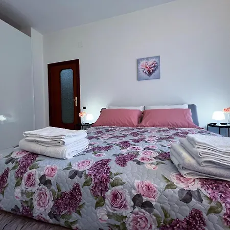 Domus Ortensia アパート *